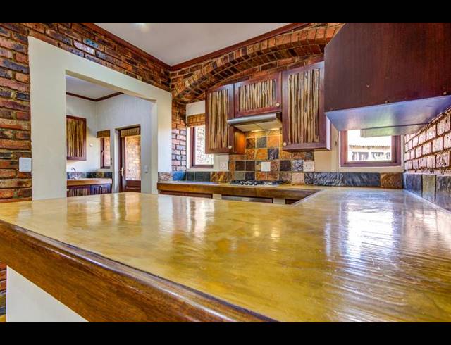 2 BEDROOM PROPERTY TO RENT IN GLEN MARAIS